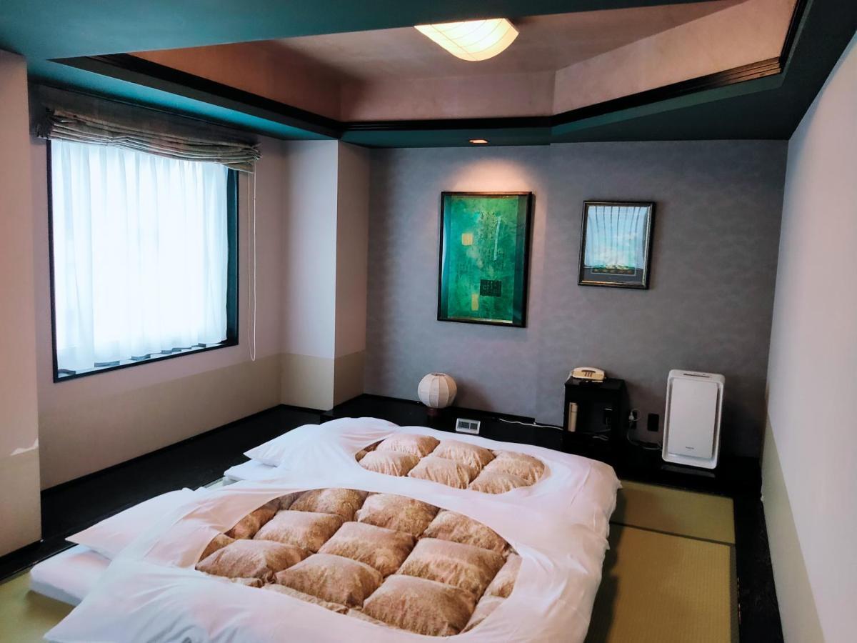 Kurashiki Royal Art Hotel Buitenkant foto