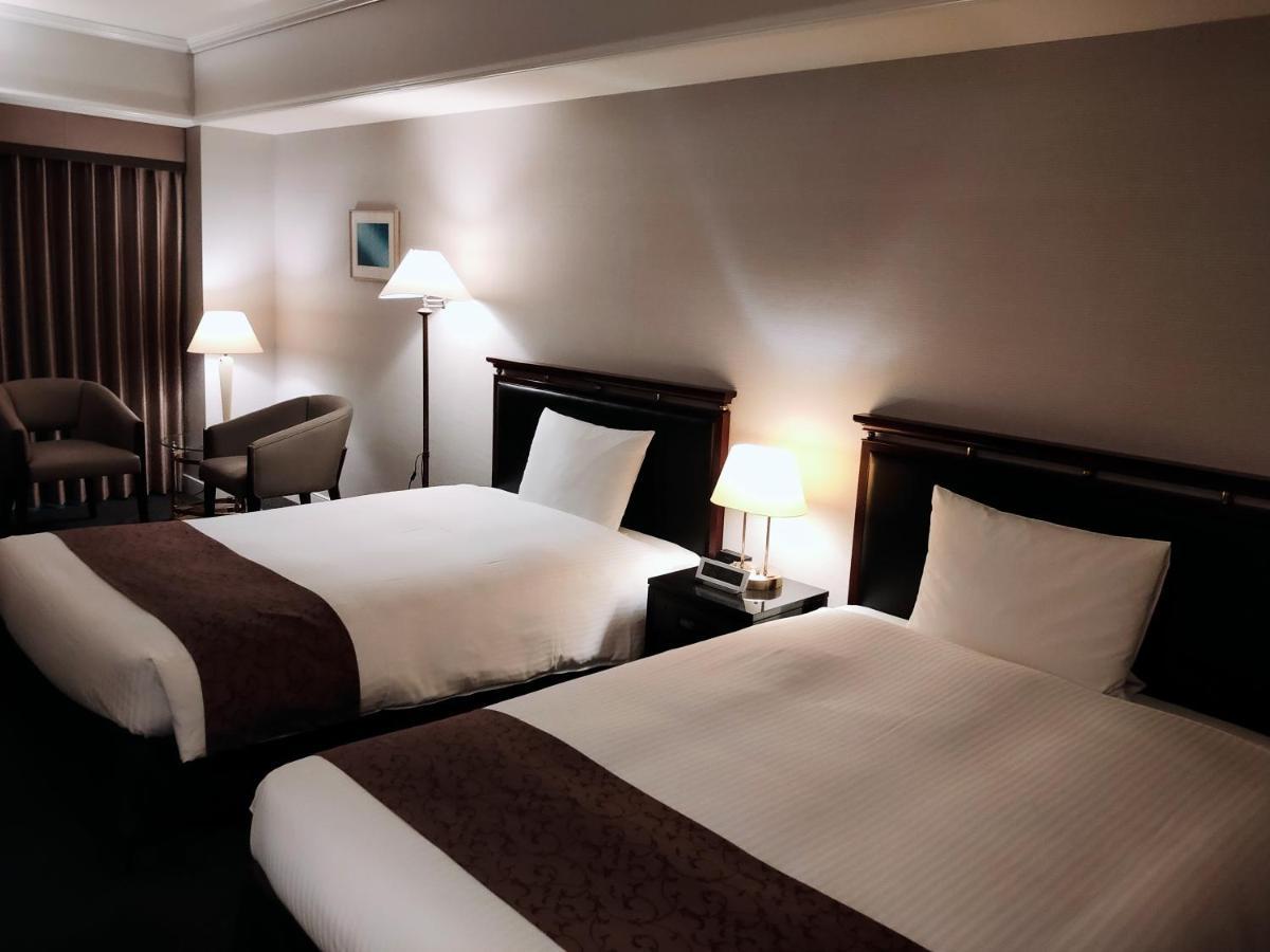 Kurashiki Royal Art Hotel Buitenkant foto