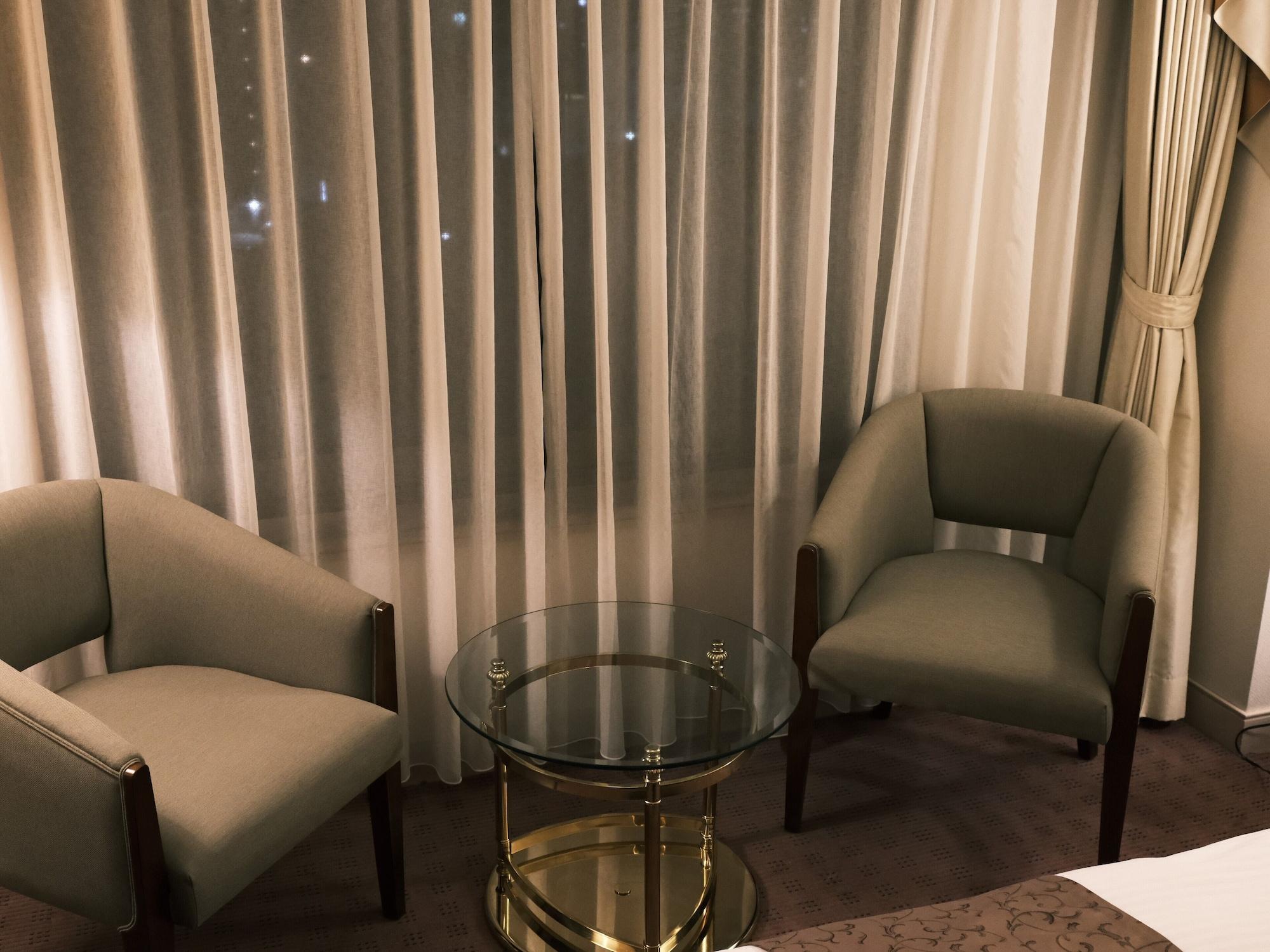 Kurashiki Royal Art Hotel Buitenkant foto
