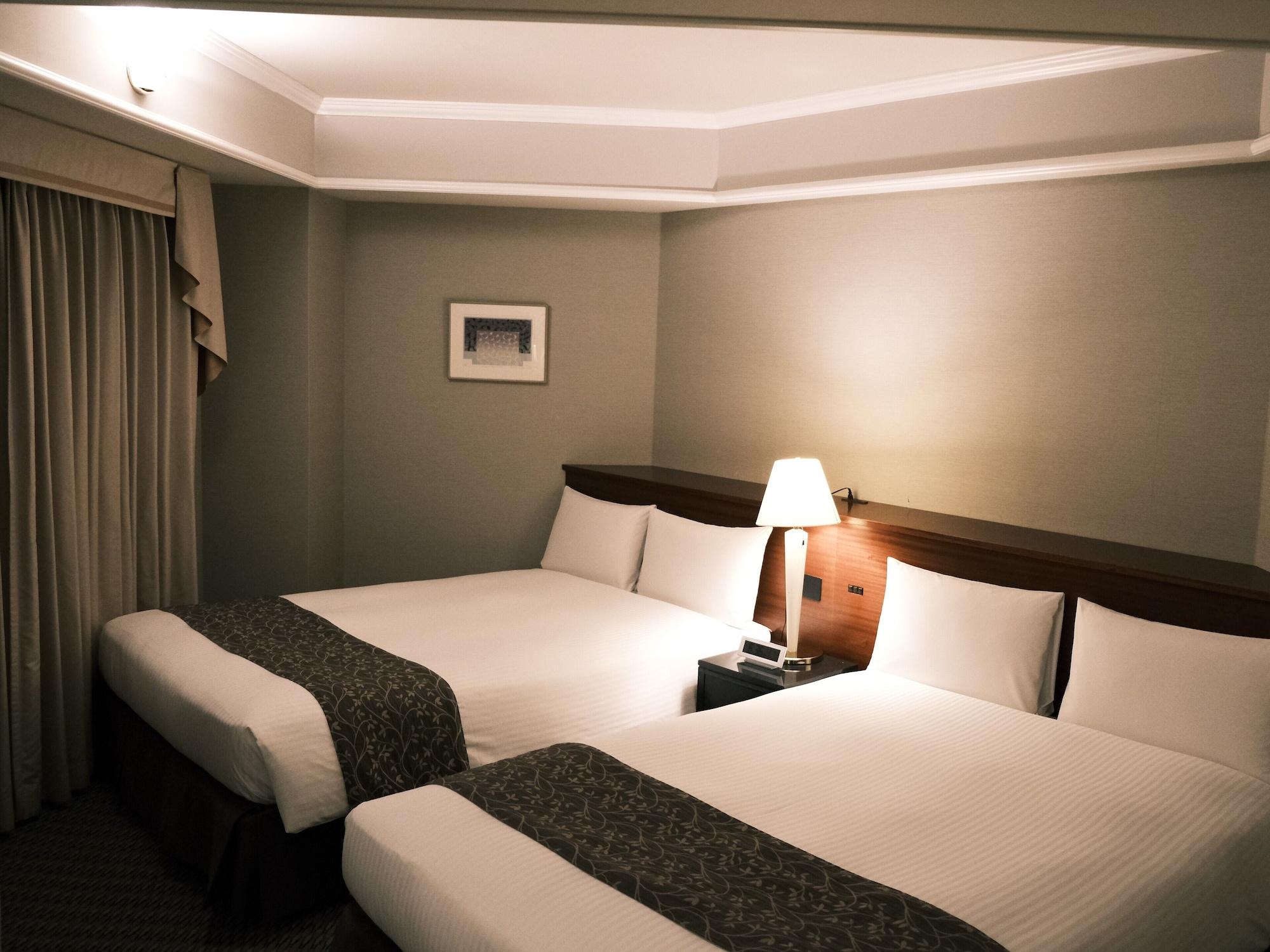 Kurashiki Royal Art Hotel Buitenkant foto