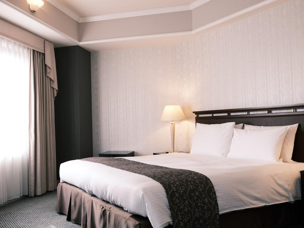 Kurashiki Royal Art Hotel Buitenkant foto