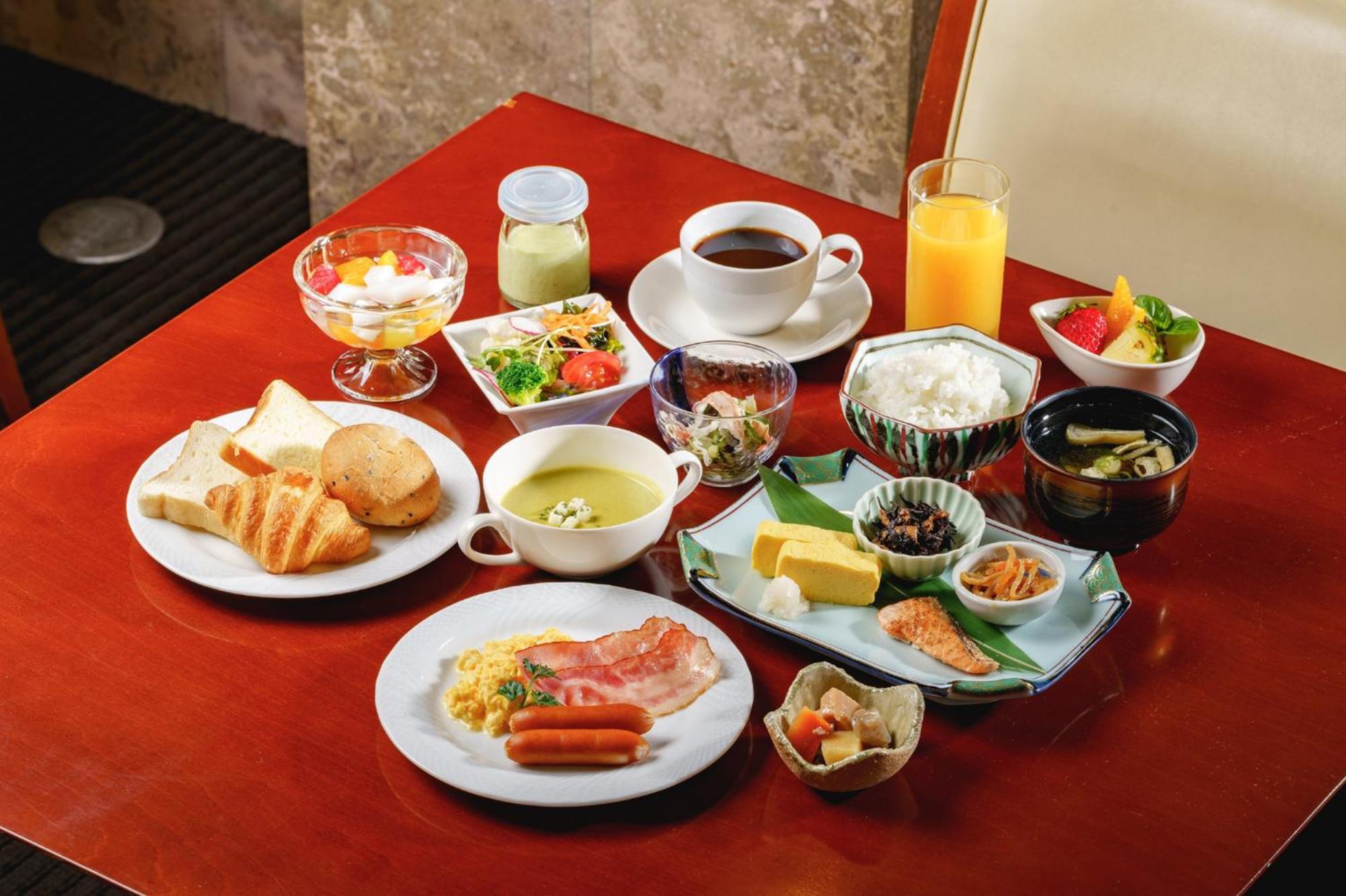 Kurashiki Royal Art Hotel Buitenkant foto