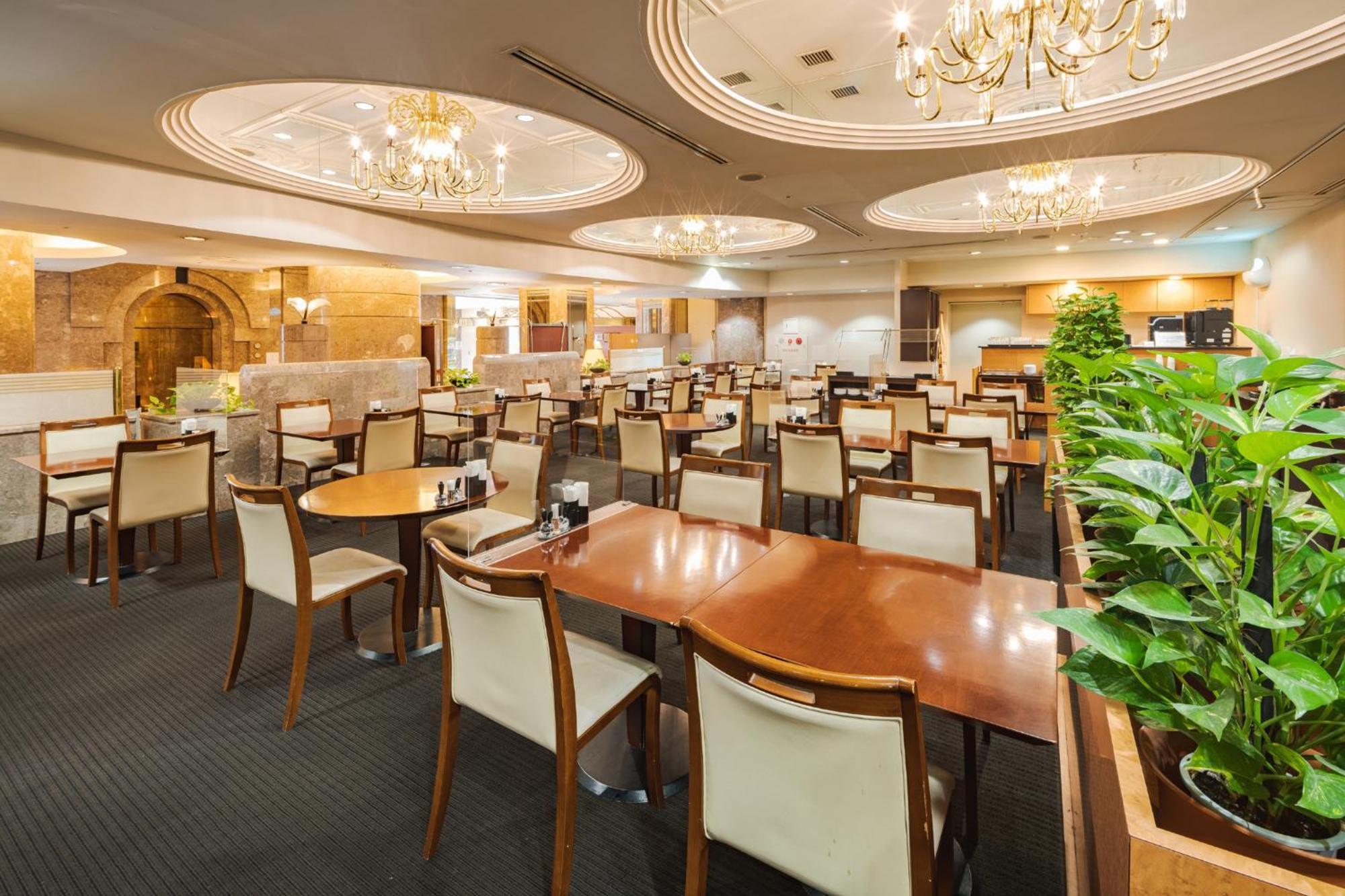 Kurashiki Royal Art Hotel Buitenkant foto