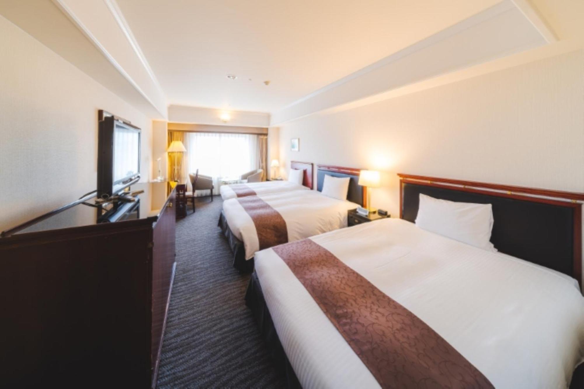 Kurashiki Royal Art Hotel Buitenkant foto