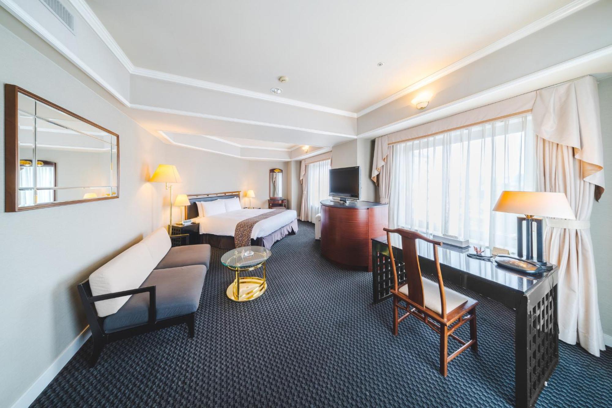 Kurashiki Royal Art Hotel Buitenkant foto