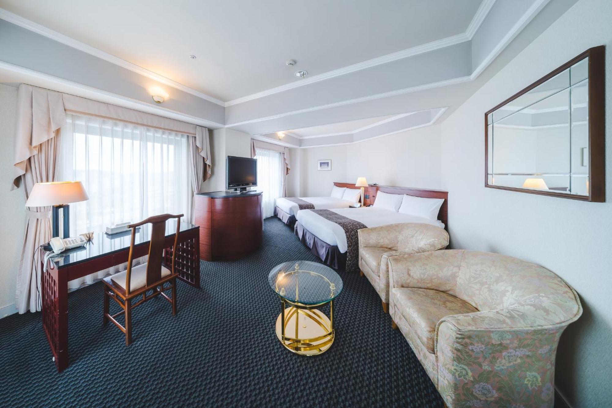 Kurashiki Royal Art Hotel Buitenkant foto