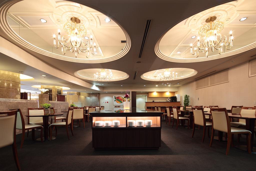 Kurashiki Royal Art Hotel Buitenkant foto